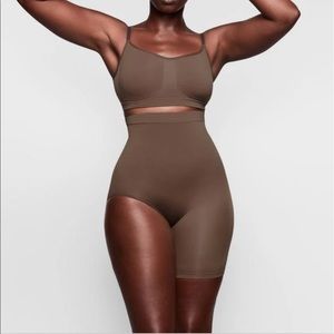 SKIMS Solution Short #2 Oxide L/XL NIB